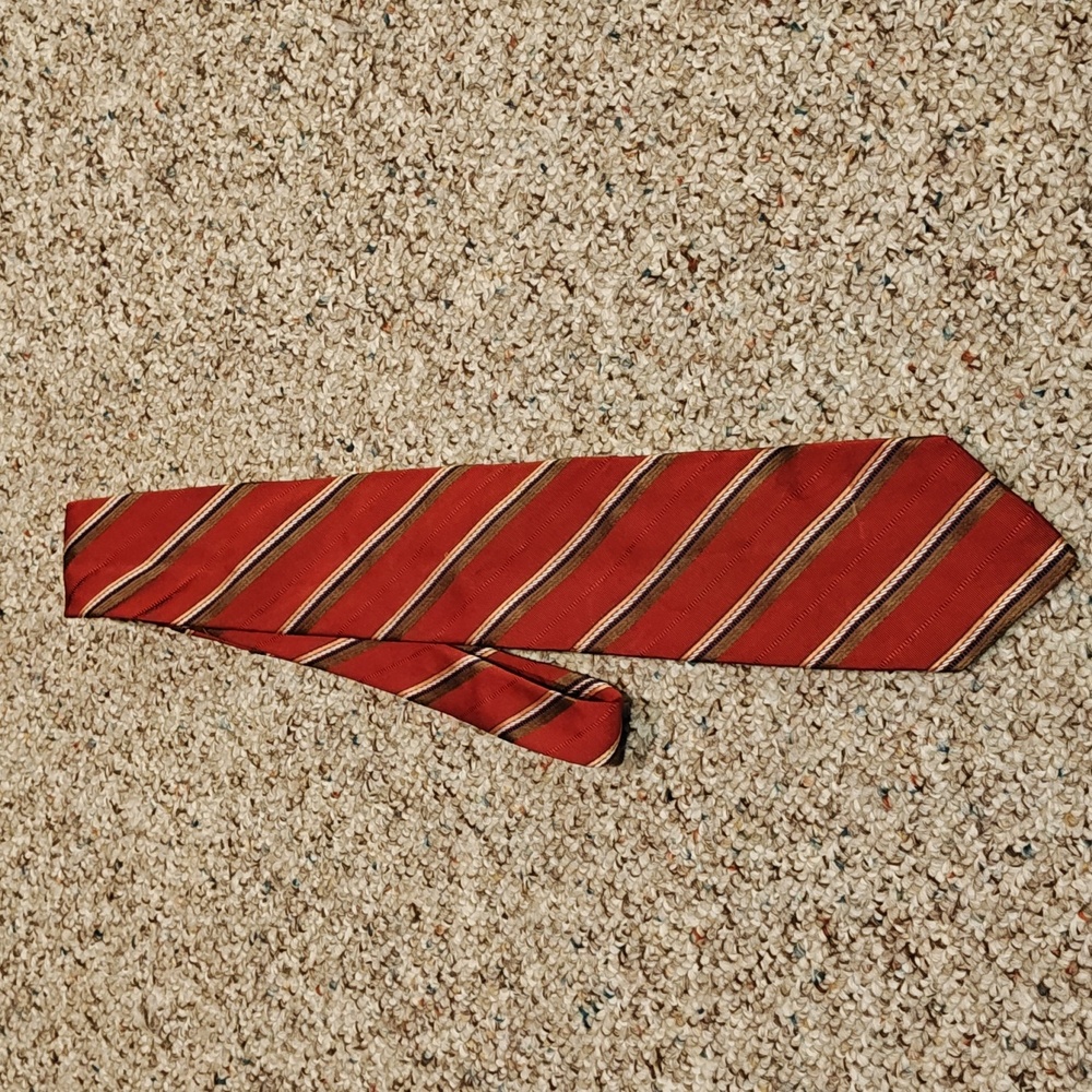 Peter Elliot tie
